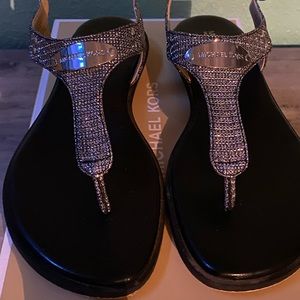 Michael Kors plate thong sandals. Silver glitter chain mesh size 7